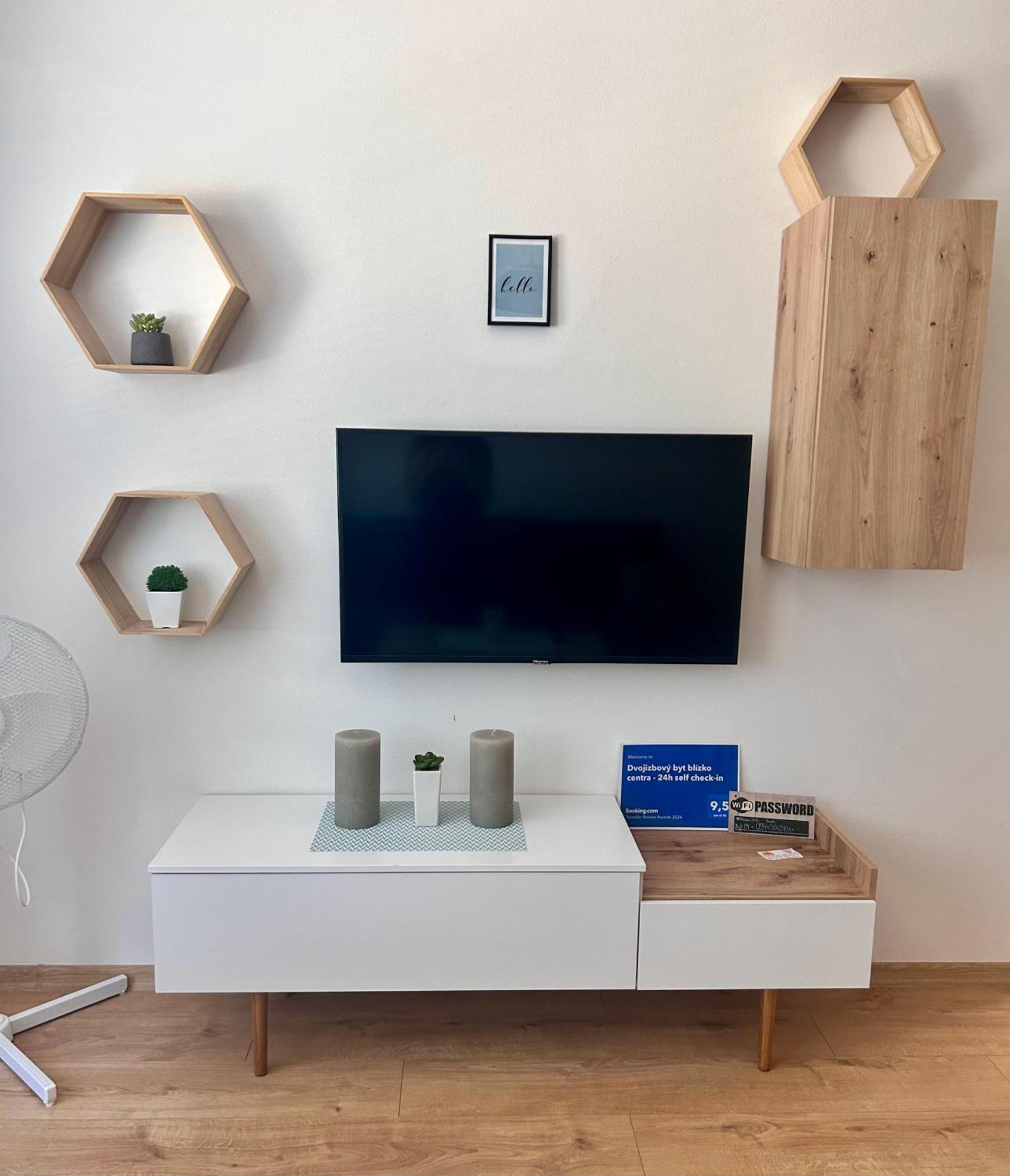 Netflix & Wifi Free Dvojizbovy Byt Blizko Centra - 24H Self Check-In Банська Бистриця Екстер'єр фото